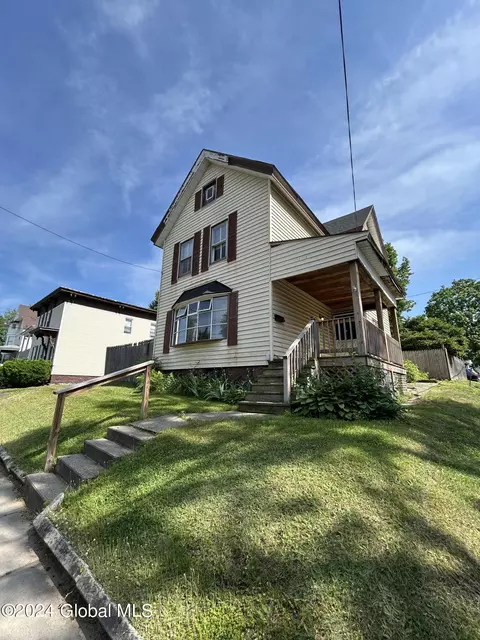 44 Prospect Ave, Gloversville, NY 12078
