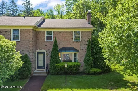 178 Williamsburg Ct #BLDG 38- 4, Albany, NY 12203