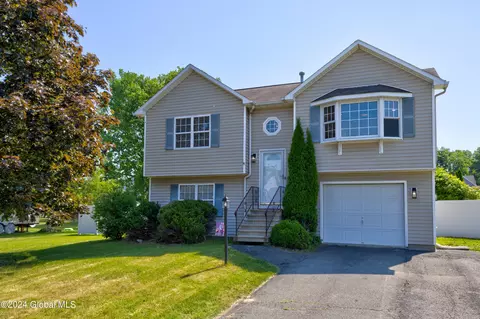18 Trinity Pl, Selkirk, NY 12158