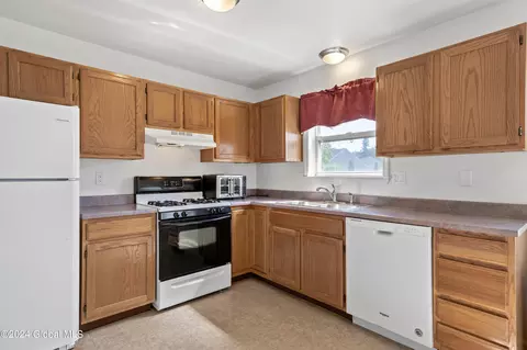 Kitchen - 18 Trinity Pl, Selkirk, NY 12158 photo 3 of 4