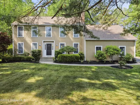5 Brookview Ter, Saratoga Springs, NY 12866