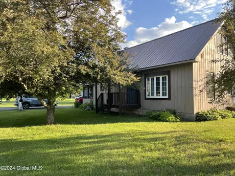 11 Gooseberry Dr, Schroon Lake, NY 12870