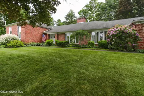 7 Orchard Dr, Queensbury, NY 12804