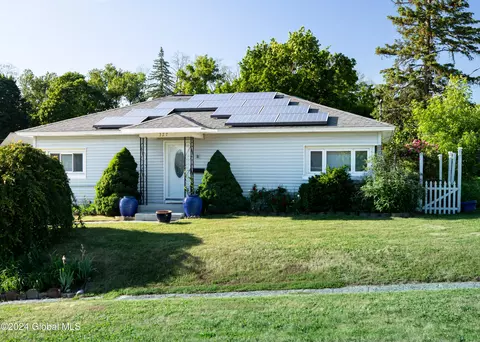 327 Hampton Ave, Rensselaer, NY 12144