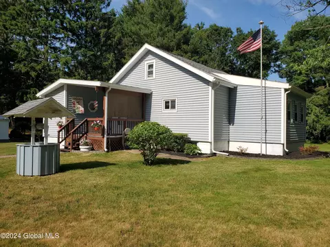 1 Clifton Pines Dr, Clifton Park, NY 12065