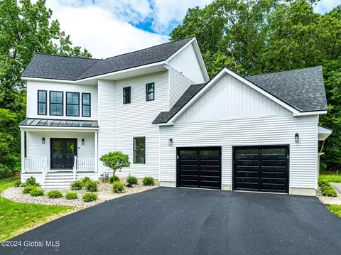 118 Old Niskayuna Rd, Loudonville, NY 12211