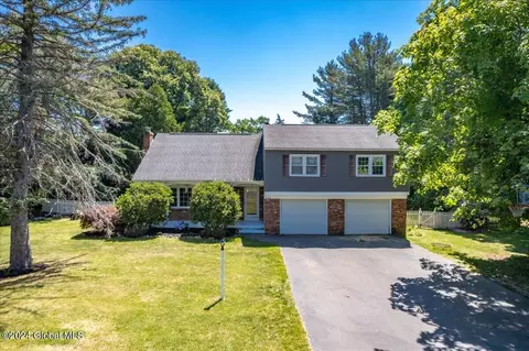 2146 Orchard Park Dr, Niskayuna, NY 12309