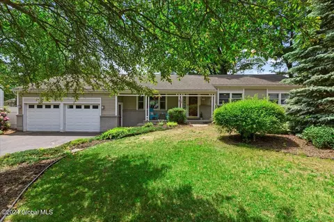 16 Thunderbird Dr, Ballston Lake, NY 12019