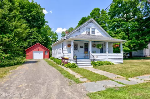 45 Spring St, Cambridge, NY 12816