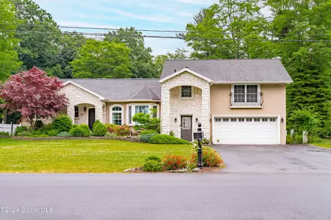 24 Newell Rd, Rotterdam, NY 12306