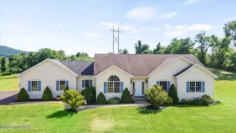 44 Fogarty Rd, Troy, NY 12182