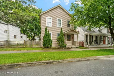 110 Van Dam St, Saratoga Springs, NY 12866