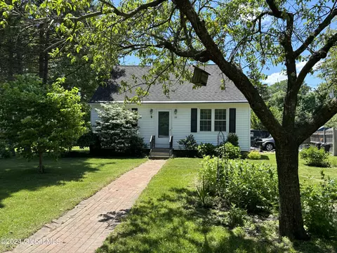 10 Cresthaven Ave, Albany, NY 12205