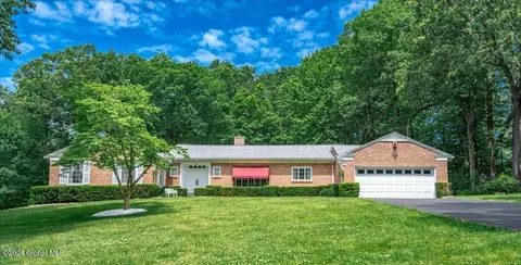 5 Sage Hill Ln, Menands, NY 12204