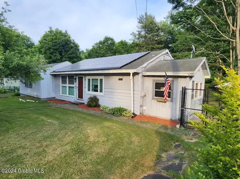 15 Breigle Ln, West Sand Lake, NY 12196