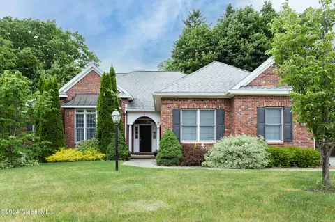 4 Hilton Ct, Albany, NY 12211