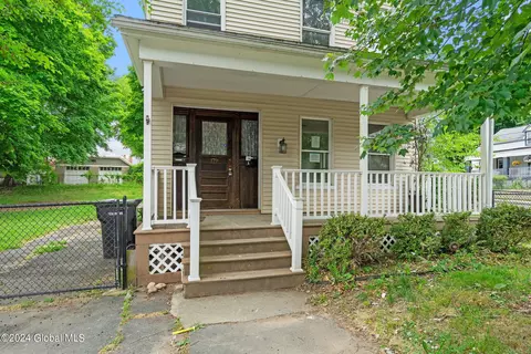 179 8th Ave, Troy, NY 12180