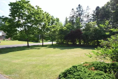 123 Oak Ridge Dr, Glenville, NY 12302 photo 3
