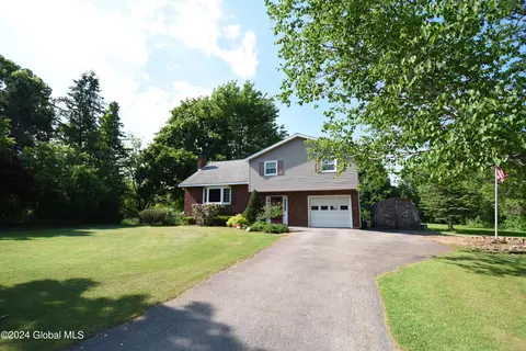123 Oak Ridge Dr, Glenville, NY 12302 photo 2