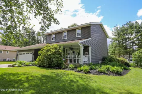 15 Briggs Ct, Queensbury, NY 12804