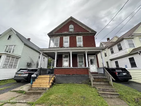24 Eagle St, Amsterdam, NY 12010