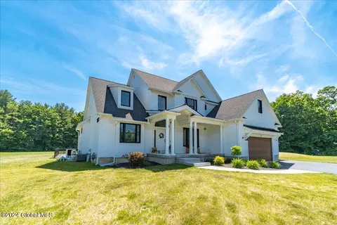 25 Pine Hollow Dr, Schenectady, NY 12302