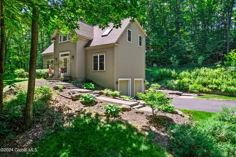149 Burke Rd, Saratoga Springs, NY 12866