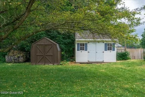Exterior - 4 Echo Dr, Schenectady, NY 12306 photo 6 of 9