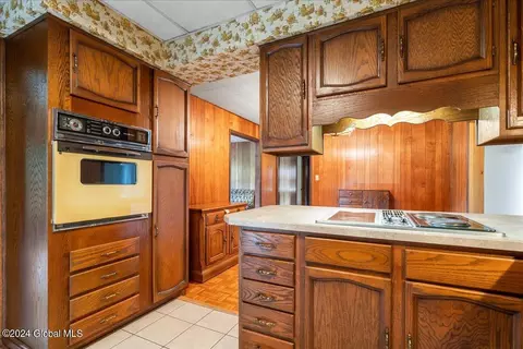Kitchen - 4 Echo Dr, Schenectady, NY 12306 photo 2 of 5
