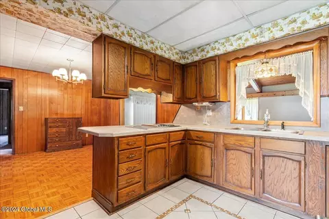 Kitchen - 4 Echo Dr, Schenectady, NY 12306 photo 4 of 5