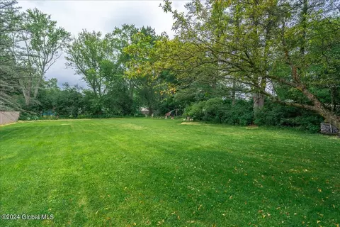 Exterior - 4 Echo Dr, Schenectady, NY 12306 photo 8 of 9