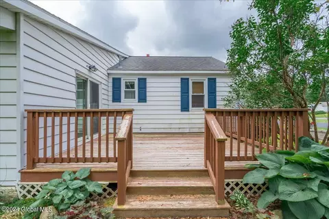 Exterior - 4 Echo Dr, Schenectady, NY 12306 photo 3 of 9