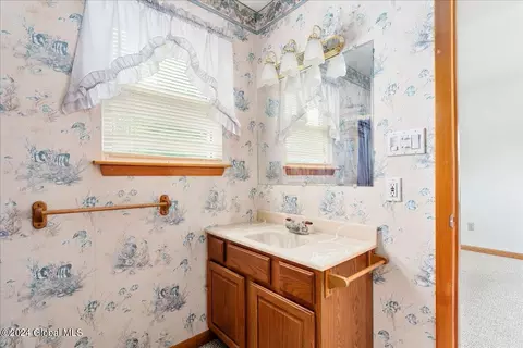 Bath - 4 Echo Dr, Schenectady, NY 12306 photo 2 of 3