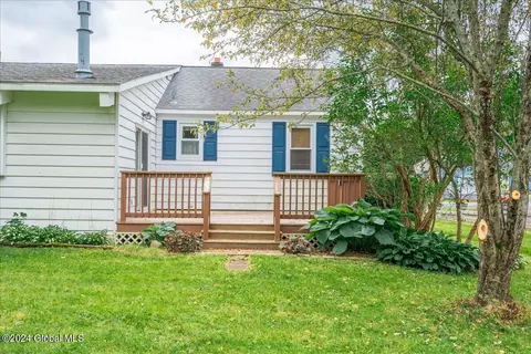 Exterior - 4 Echo Dr, Schenectady, NY 12306 photo 4 of 9