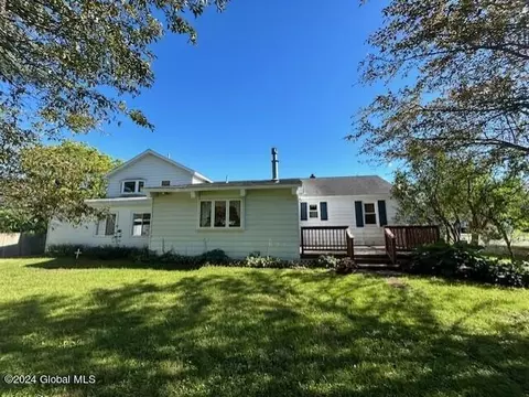 Exterior - 4 Echo Dr, Schenectady, NY 12306 photo 2 of 9