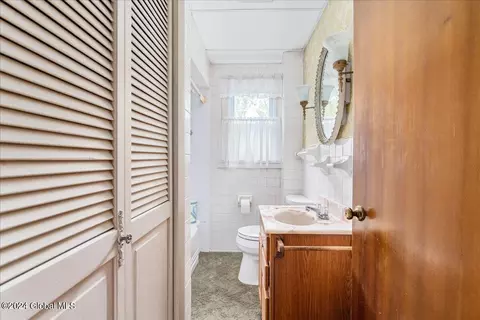 Bath - 4 Echo Dr, Schenectady, NY 12306 photo 3 of 3