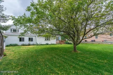 Exterior - 4 Echo Dr, Schenectady, NY 12306 photo 7 of 9