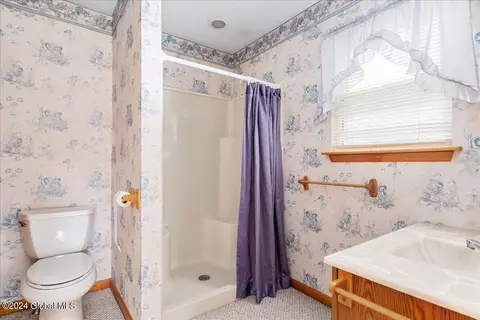 Bath - 4 Echo Dr, Schenectady, NY 12306 photo 1 of 3
