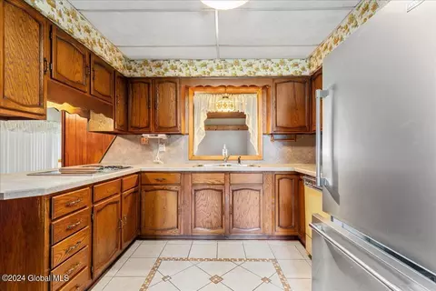 Kitchen - 4 Echo Dr, Schenectady, NY 12306 photo 1 of 5