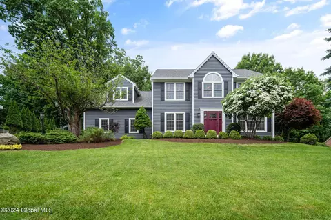 206 Shaker Ridge Dr, Niskayuna, NY 12309