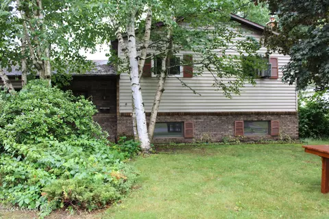 19 Launfal St, Colonie, NY 12205