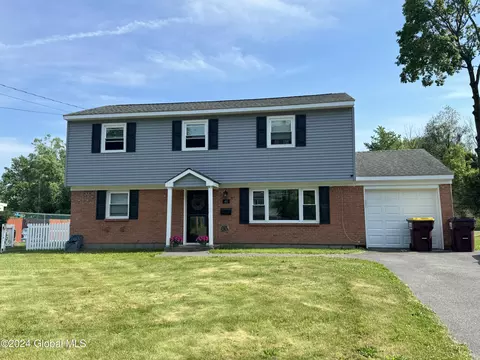 40 Duncan Dr, Latham, NY 12110