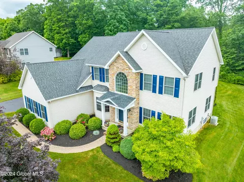15 N Point Dr, Cohoes, NY 12047