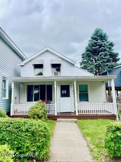 9 3rd St, Waterford, NY 12188