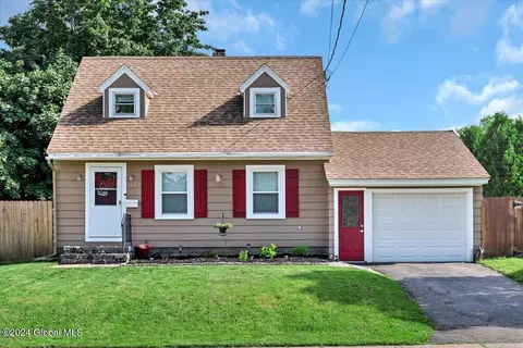 203 E Decker St, Johnstown, NY 12095