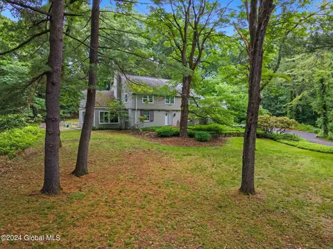43 West Rd, Troy, NY 12180