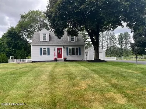 7 Newcomb Dr, Albany, NY 12211