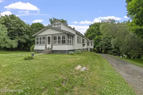 487 Grange Rd, Troy, NY 12182