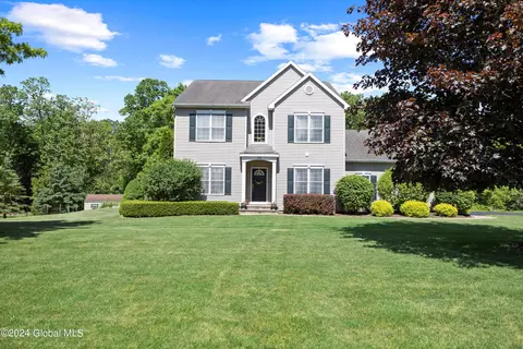 16 Deerfield Ct, Rexford, NY 12148