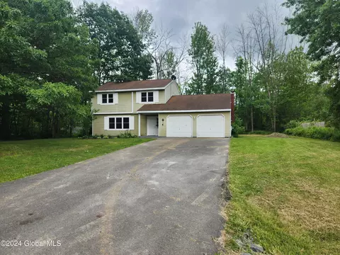 29 Cedarwood Dr, Ballston Lake, NY 12019